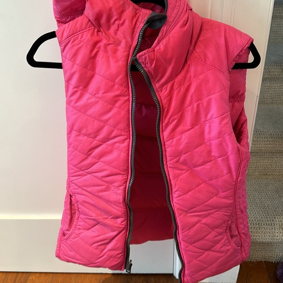 Lululemon reversible vest with hood size 4 - Picture 7 of 8